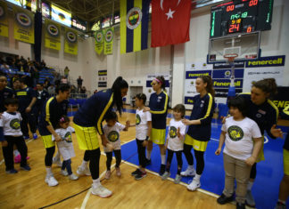 Fenerbahçe – Çukurova Basketbol maç önü seremonisinde FBÇGK katılımcıları yer aldı